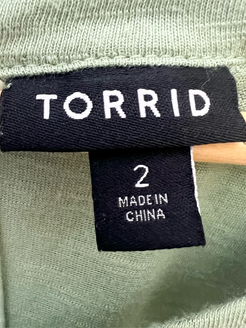 TORRID Green Crochet Neck Cold Shoulder Long Sleeve Sharkbite Hem Top Size 2X - Picture 14 of 16